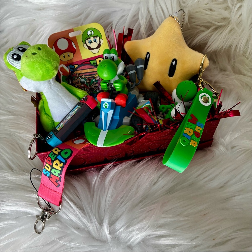Nintendo Super Mario Yoshi and Star Plush Keychain Set